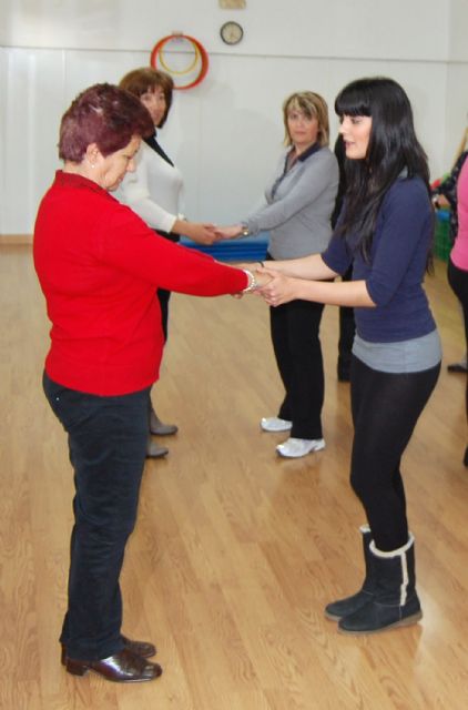 La asociación de mujeres Isabel González de Las Torres de Cotillas se arranca a bailar - 3, Foto 3