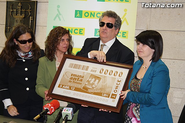 Cinco millones de cupones de la ONCE ilustran el prximo Jueves Santo la Semana Santa de Totana, declarada de Inters Turstico Tegional - 10