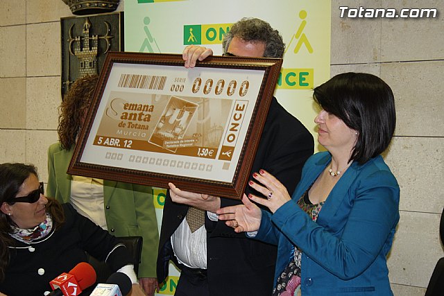 Cinco millones de cupones de la ONCE ilustran el prximo Jueves Santo la Semana Santa de Totana, declarada de Inters Turstico Tegional - 9