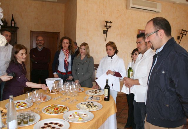 El Ayuntamiento prepara a 12 jóvenes para trabajar en el sector de la hostelería - 2, Foto 2