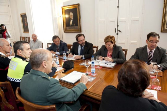 Ayuntamiento y Delegación del Gobierno perfilan un dispositivo de seguridad para disfrutar con normalidad de las procesiones y las playas - 1, Foto 1