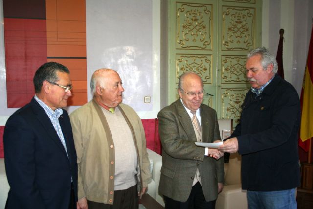 El Ayuntamiento entrega 15.000 euros a la Junta Central para la Semana Santa - 1, Foto 1