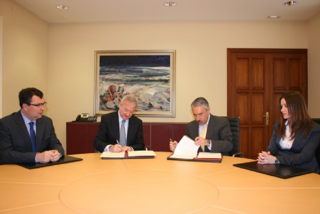 La Comunidad establece un protocolo con Asumur para coordinar el suministro de productos de primera necesidad en caso de catástrofe - 1, Foto 1