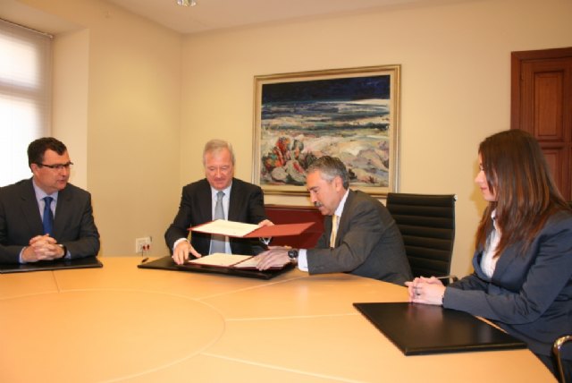 La Comunidad establece un protocolo con Asumur para coordinar el suministro de productos de primera necesidad en caso de catástrofe - 2, Foto 2