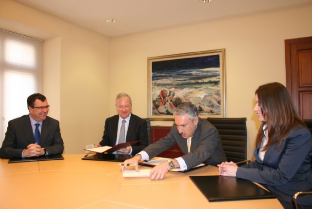 La Comunidad establece un protocolo con Asumur para coordinar el suministro de productos de primera necesidad en caso de catástrofe - 3, Foto 3