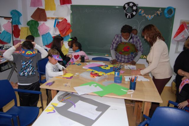 Los niños torreños se lo pasan pipa haciendo sus propios sombreros - 1, Foto 1