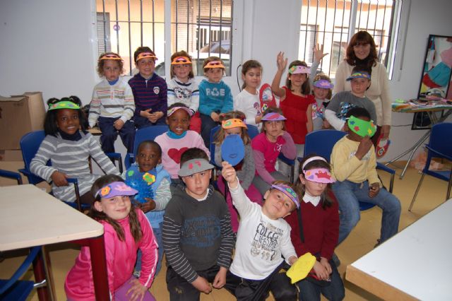 Los niños torreños se lo pasan pipa haciendo sus propios sombreros - 2, Foto 2