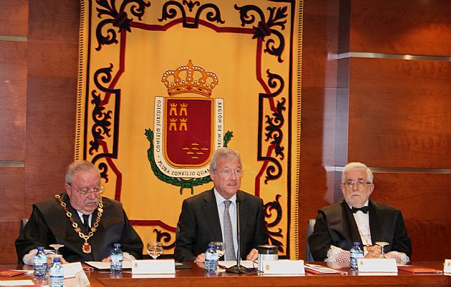 El presidente Valcárcel pondera el valor moral y la legitimación social de los informes del Consejo Jurídico de la Región - 1, Foto 1