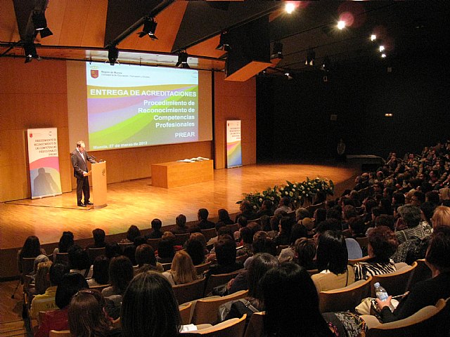 300 trabajadores convalidan su experiencia laboral por un título oficial que acredita su capacidad para atender a personas dependientes - 2, Foto 2