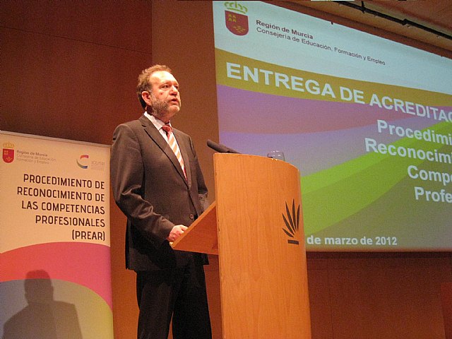 300 trabajadores convalidan su experiencia laboral por un título oficial que acredita su capacidad para atender a personas dependientes - 3, Foto 3