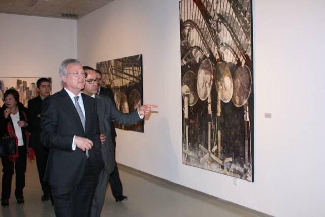 Valcárcel inaugura en el Muram la exposición ´La mirada múltiple´ del pintor blanqueño Luis J. Fernández - 1, Foto 1