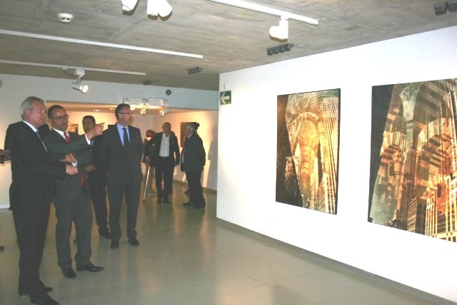 Valcárcel inaugura en el Muram la exposición ´La mirada múltiple´ del pintor blanqueño Luis J. Fernández - 2, Foto 2