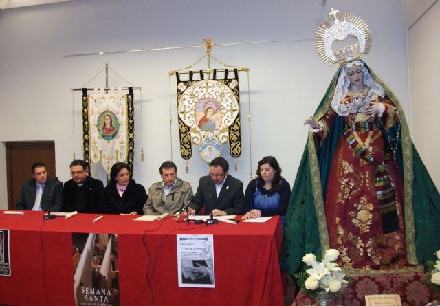 La Compañía de Jesús acoge una muestra del patrimonio de las cofradías de Semana Santa - 1, Foto 1