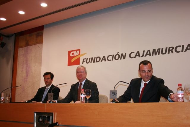 Valcárcel afirma que los poderes públicos deben fomentar el uso de las TIC para lograr una Administración electrónica más efectiva - 1, Foto 1