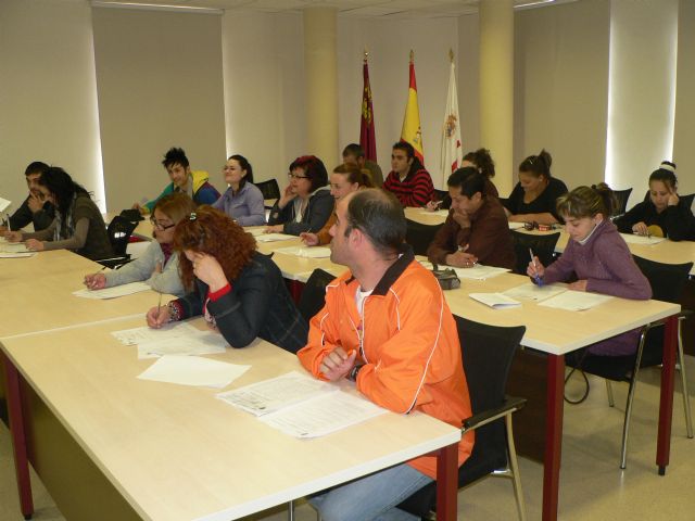 El ayuntamiento continúa formando a desempleados y trabajadores para mejorar su formación, Foto 2