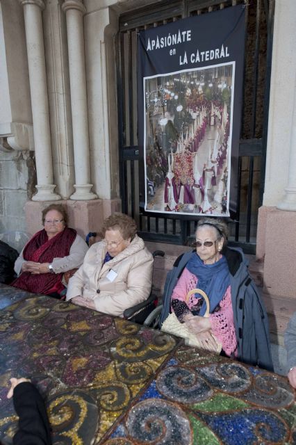 Servicios Sociales y el bar La Catedral enseñan a los jubilados el Teatro Romano - 2, Foto 2