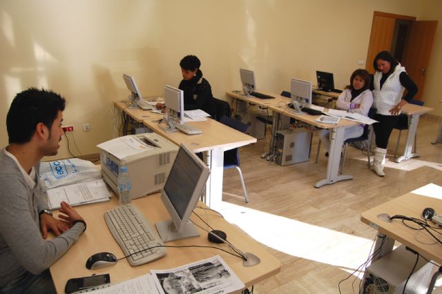 Radio ECCA Fundación mejora la inserción laboral de 15 jóvenes con cursos de informática, inglés y técnicas de orientación laboral - 1, Foto 1