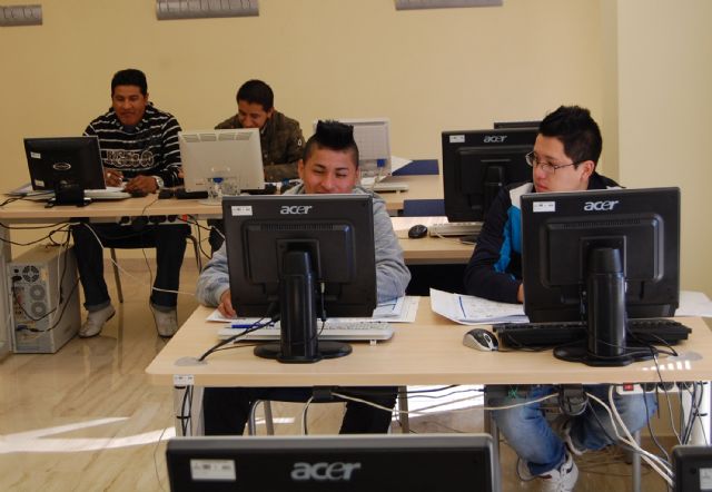 Radio ECCA Fundación mejora la inserción laboral de 15 jóvenes con cursos de informática, inglés y técnicas de orientación laboral - 2, Foto 2