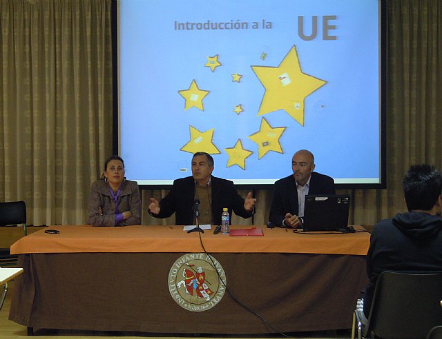 Estudiantes murcianos conocen las oportunidades formativas y laborales de la Unión Europea a través de un funcionario de la OAMI - 1, Foto 1