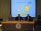 Estudiantes murcianos conocen las oportunidades formativas y laborales de la Unión Europea a través de un funcionario de la OAMI