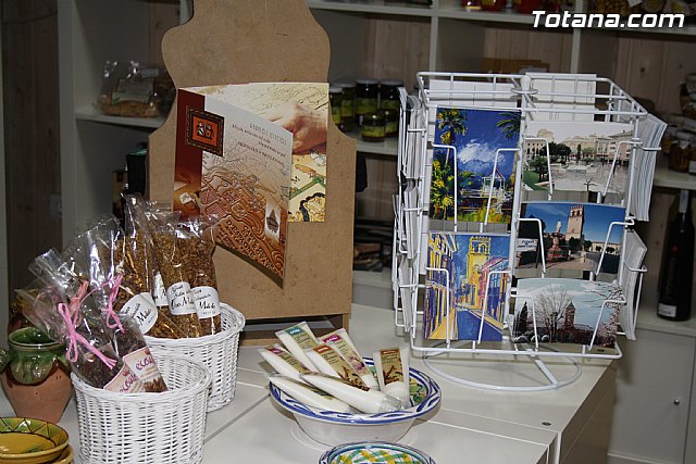 Se inaugura la nueva tienda de productos turísticos y souvenirs de Totana que CEDETO ha puesto en marcha - 24
