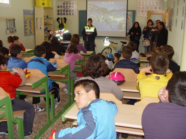 Los alumnos de Los Barreros celebran el Día de la Bicicleta - 1, Foto 1