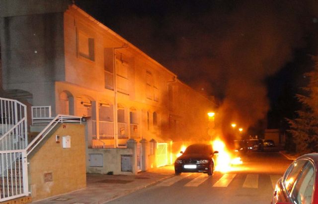 La Policía Local de Caravaca detiene a un joven por incendiar tres vehículos en la vía pública - 2, Foto 2