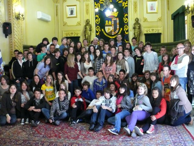 Alumnos y alumnas de intercambio de francés, del IES Infanta Elena de Jumilla, fueron recibidos en el Ayuntamiento por el Concejal de Educación, Ramiro García - 1, Foto 1