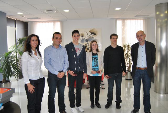 Recepción oficial a  los jóvenes   nadadores locales tras las medallas conseguidas en el Campeonato Nacional - 1, Foto 1