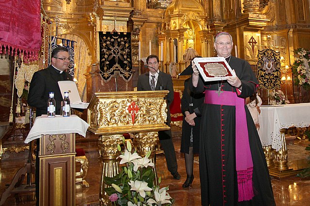 El obispo pregona el inicio de la Semana Santa caravaqueña - 1, Foto 1