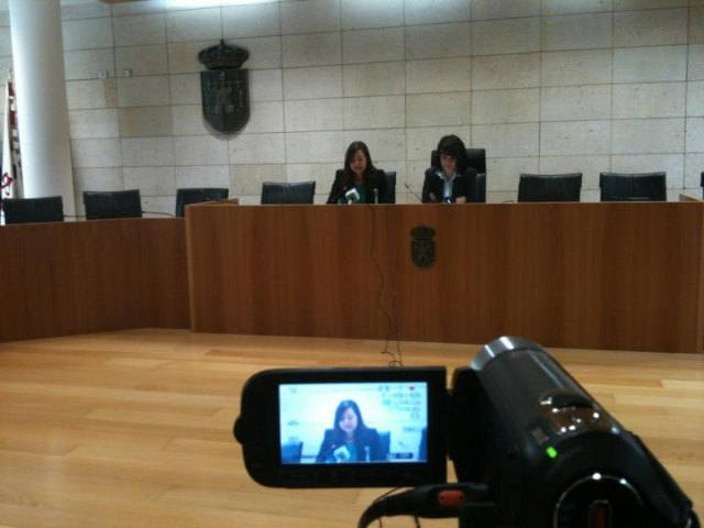 La alcaldesa anuncia una reducción del 15% en el presupuesto municipal antes de que finalice el 2012 - 1, Foto 1