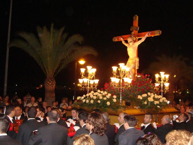 Los vecinos de Lo Pagán acompañan al Cristo del Mar Menor en el vía crucis del miércoles Santo - 1, Foto 1