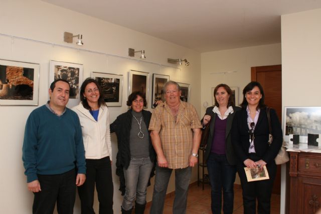 El Hotel Mayarí de Águilas acoge una exposición de esculturas y otra de fotografía - 1, Foto 1