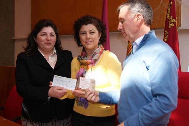 La Federación de Bandas de la Región de Murcia entrega 3.140 euros a la Mesa Solidaria de Lorca - 1, Foto 1