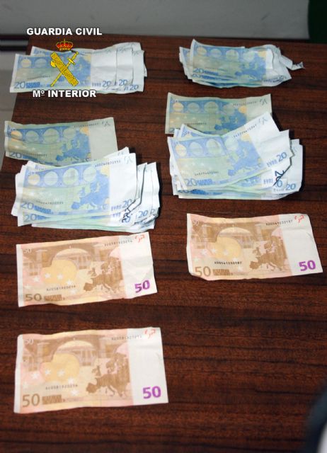 La Guardia Civil desarticula en Murcia una red de tráfico de moneda falsificada - 2, Foto 2