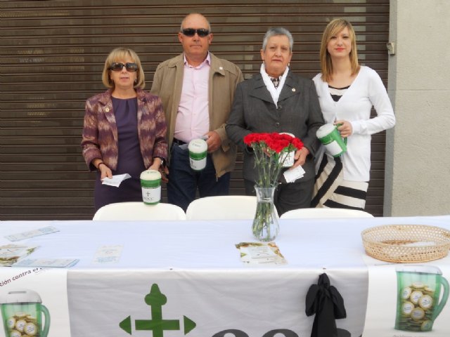 The Local Board of the AECC Totana euros in 2883 collected alms on Palm Sunday last, Foto 3