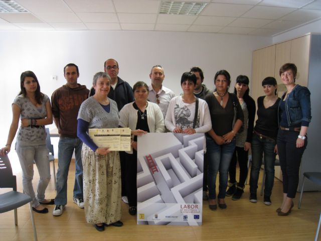 Finalize technical courses of active job search and information developed by the Collective "The Candle", Foto 1