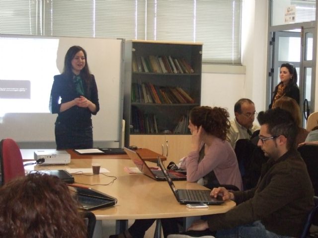 Jóvenes empresarios totaneros aprenden a crear su blog de empresa gracias a la Asociación de Jóvenes Empresarios del Guadalentín, Foto 2