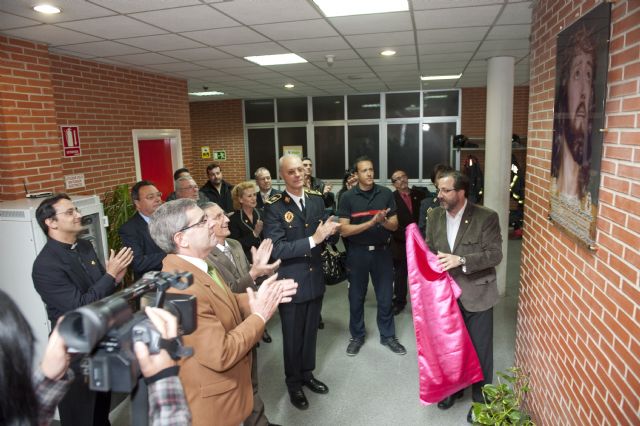 Los Bomberos cuelgan en el Parque un cuadro del Cristo de la Misericordia - 3, Foto 3