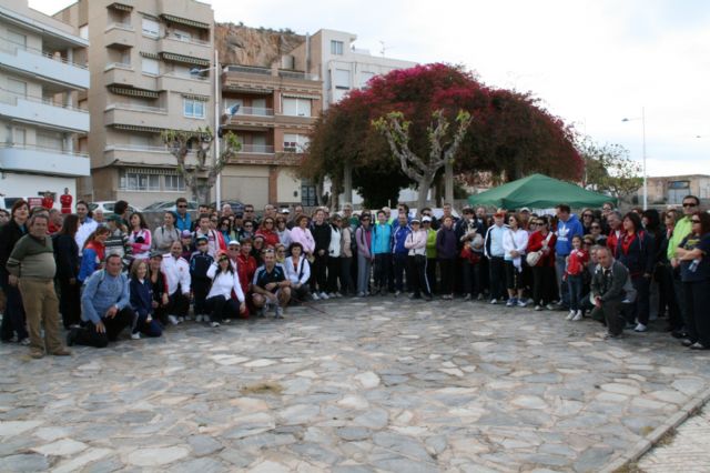 Varios cientos de personas se unieron ayer en Águilas a la Marcha Solidaria por Lorca - 1, Foto 1