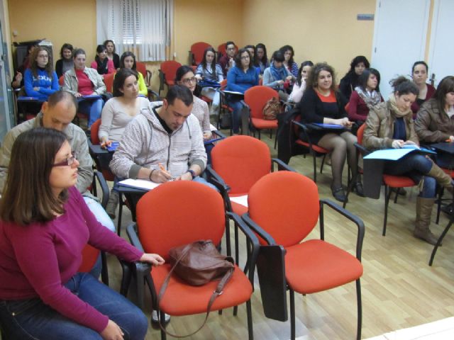 Una treintena de jóvenes aprenden el lenguaje de signos - 1, Foto 1