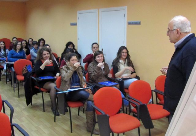 Una treintena de jóvenes aprenden el lenguaje de signos - 2, Foto 2