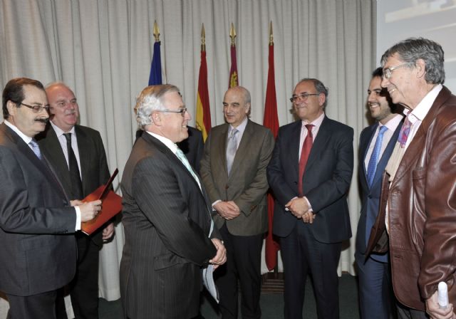 El rector y la consejera de Sanidad clausuraron el congreso nacional de estudiantes de Medicina - 2, Foto 2