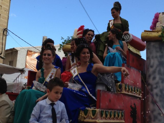 El desfile de carrozas pone fin a las Fiestas de Primavera 2012 - 2, Foto 2