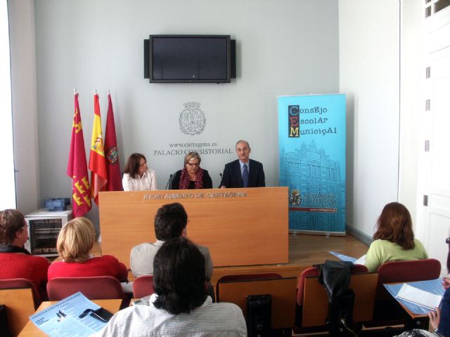 Los medios de comunicación y la educación, a debate en el Museo Arqueológico - 2, Foto 2