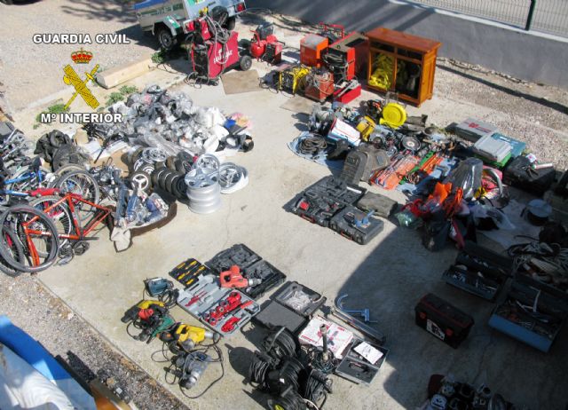 La Guardia Civil detiene a tres personas por la comisión de robos con fuerza y receptación de efectos sustraídos - 1, Foto 1