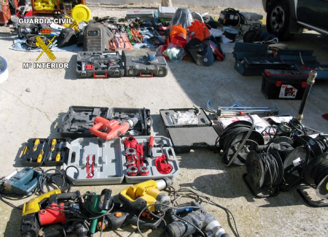 La Guardia Civil detiene a tres personas por la comisión de robos con fuerza y receptación de efectos sustraídos - 2, Foto 2