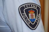La Policía Local de Totana recupera un coche robado que produjo un accidente sin heridos al conducir el vehículo marcha atrás