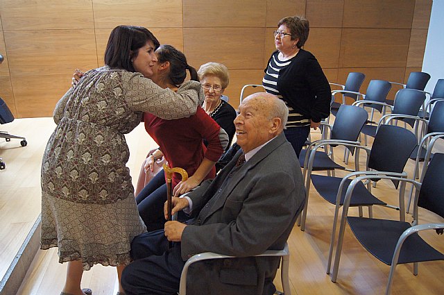 El ayuntamiento recepciona parte de la hemeroteca del Cronista Oficial de Totana, Foto 1