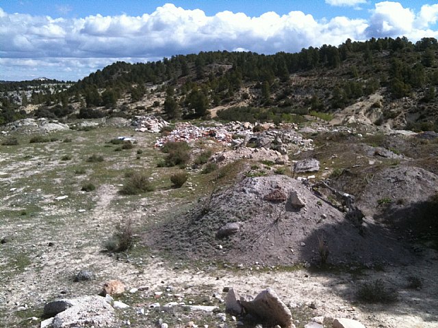 Presentarán una Moción para que se adopten medidas urgentes para evitar que los terrenos donde se iba a construir el nuevo estadio de futbol se conviertan en un macrovertedero y escombrera ilegal - 2, Foto 2